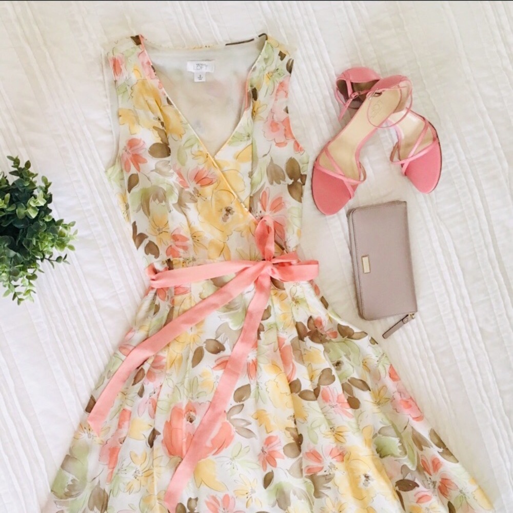 Sweet floral dress in peachy pink Ann and Taylor
